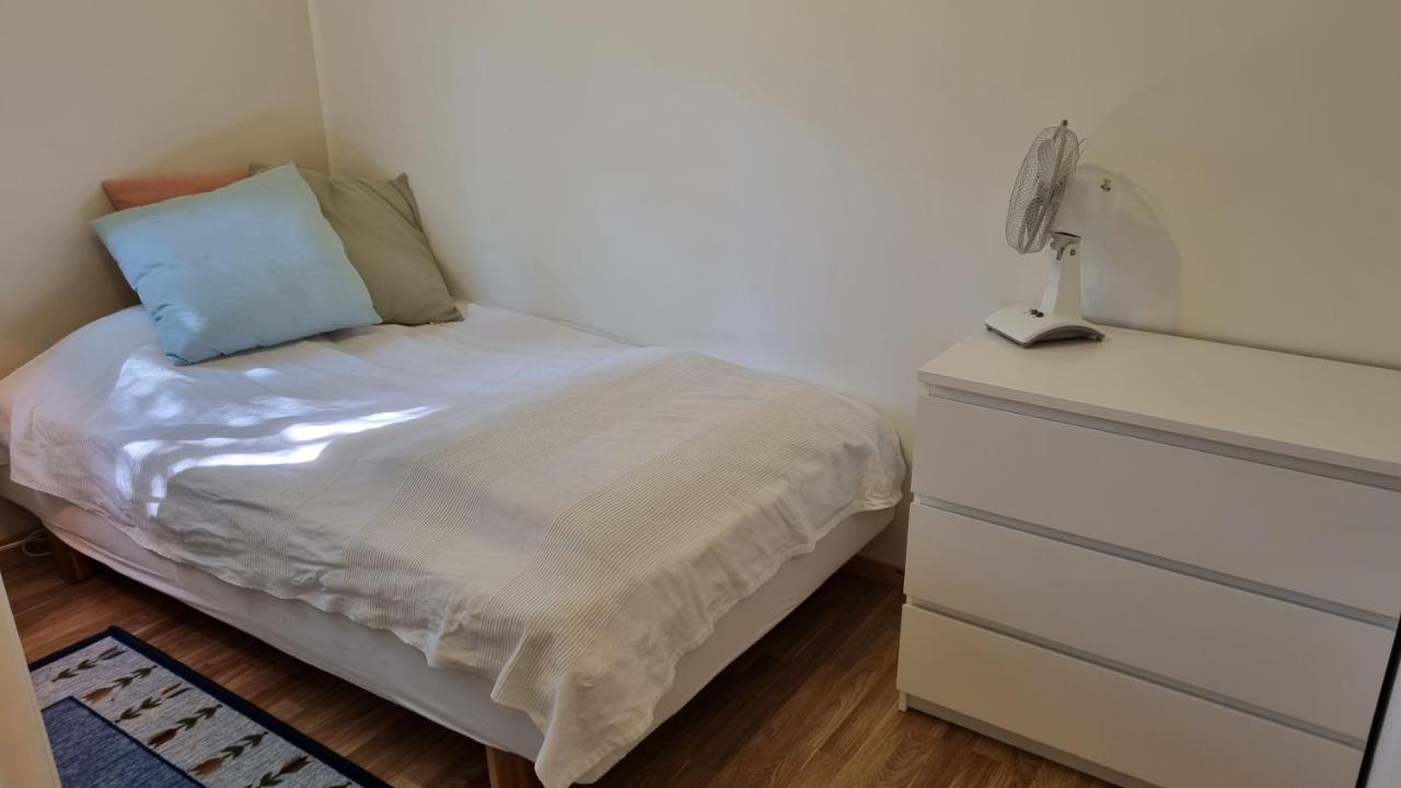 Fritidshus Rostockvaegen 40B - Guest House - Bring Own Bed Sheets Norrtälje Esterno foto